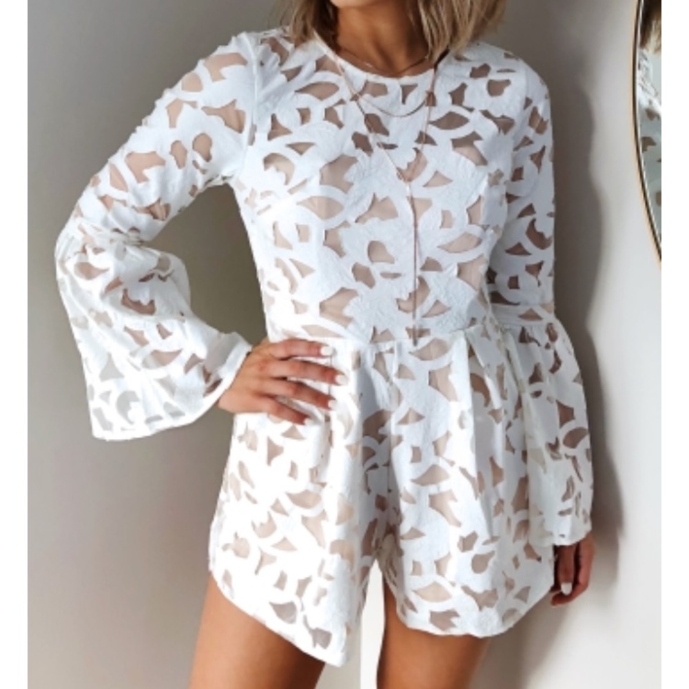 *BRAND NEW* gorgeous nude with white lace romper